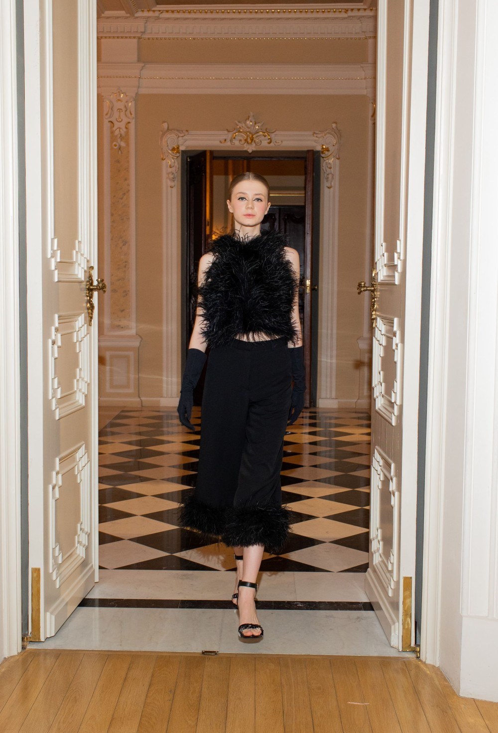 Брюки- кюлоты с декором из пера - фото 102410