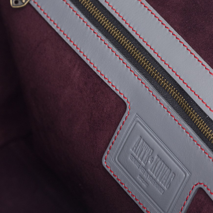 Портфель горизонтальный "Человек в котелке" - фото 103419