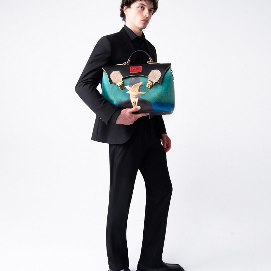 Портфель горизонтальный "Человек в котелке" - фото 103423