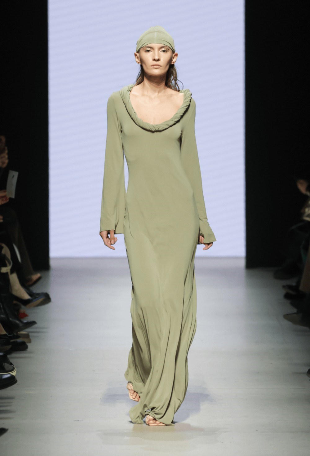 Платье с вырезом - фото 105773