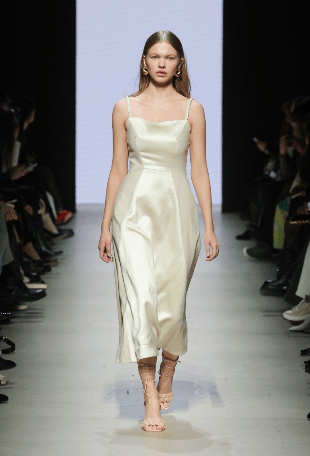 Сарафан из атласа - фото 105865