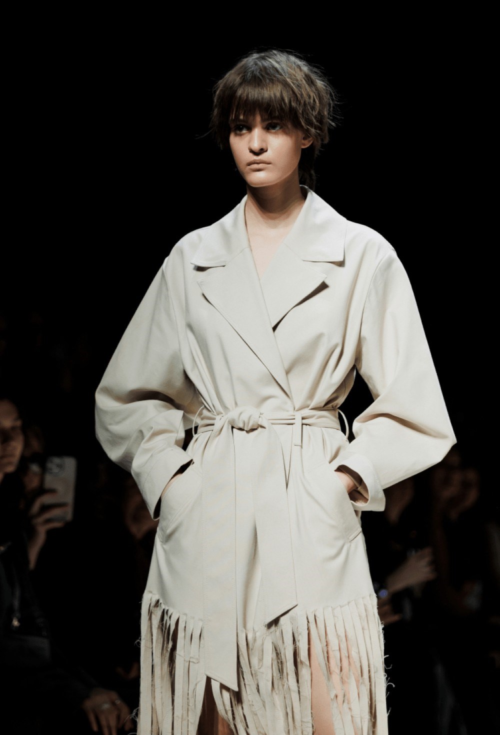 Плащ с бахромой - фото 106174