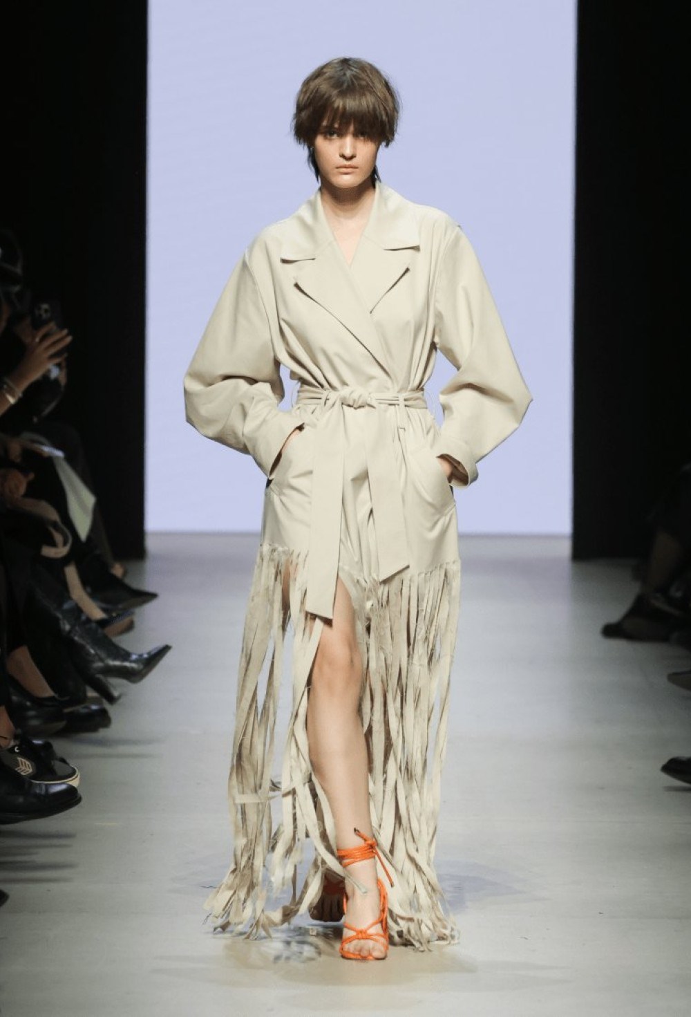 Плащ с бахромой - фото 106175