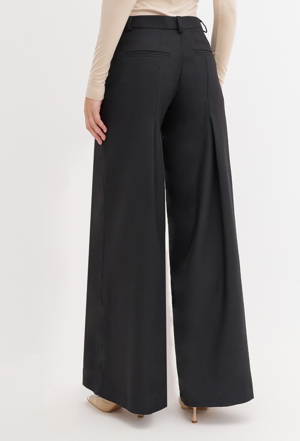 Брюки с глубокими защипами - фото 107991