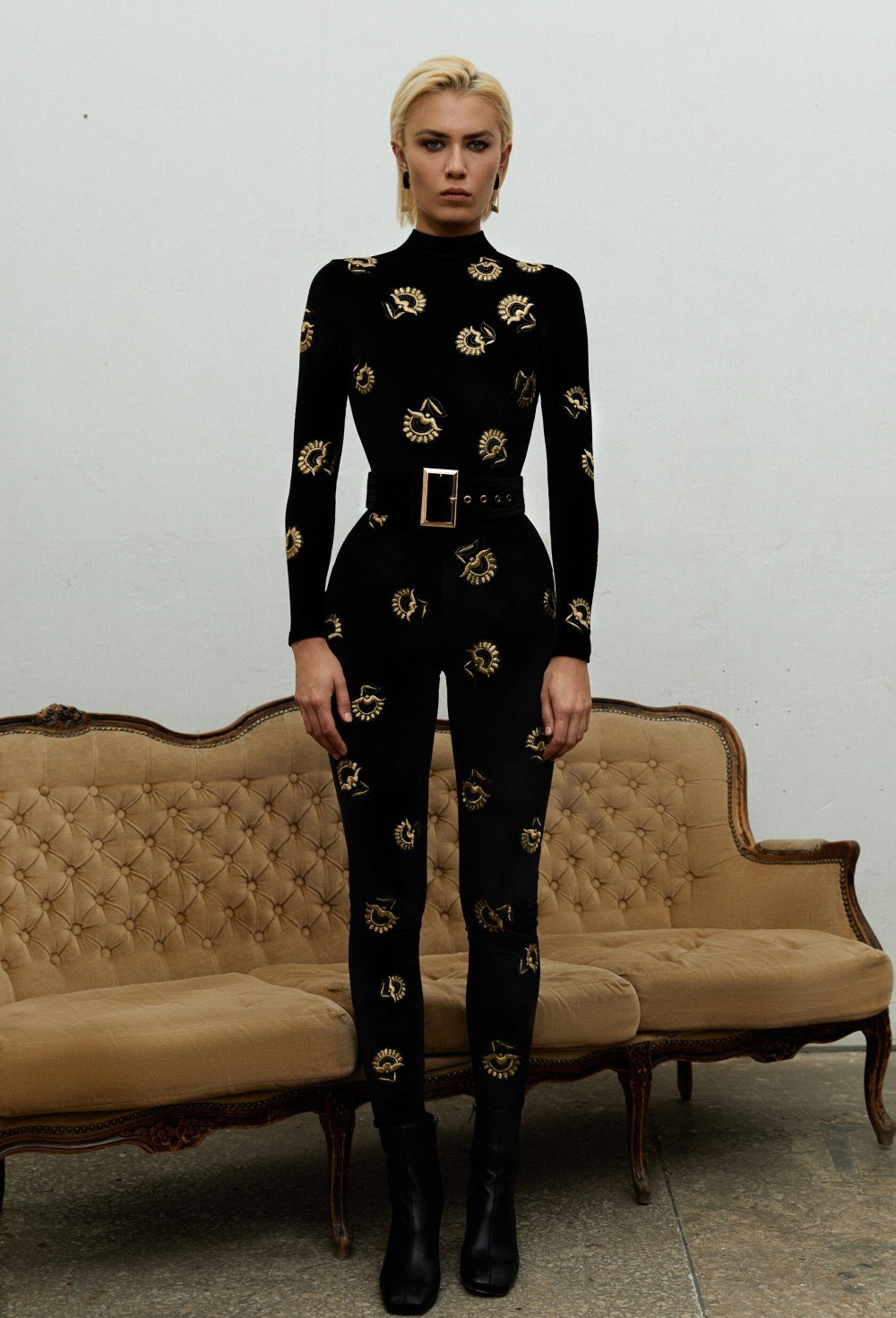 Комбинезон с вышивкой - фото 108005