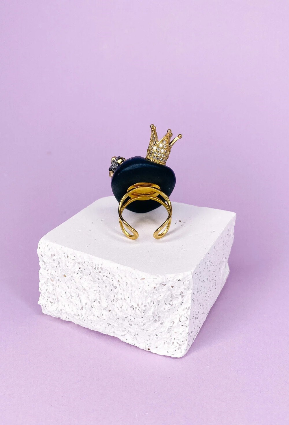 Кольцо черная принцесса в золотой короне - фото 108555