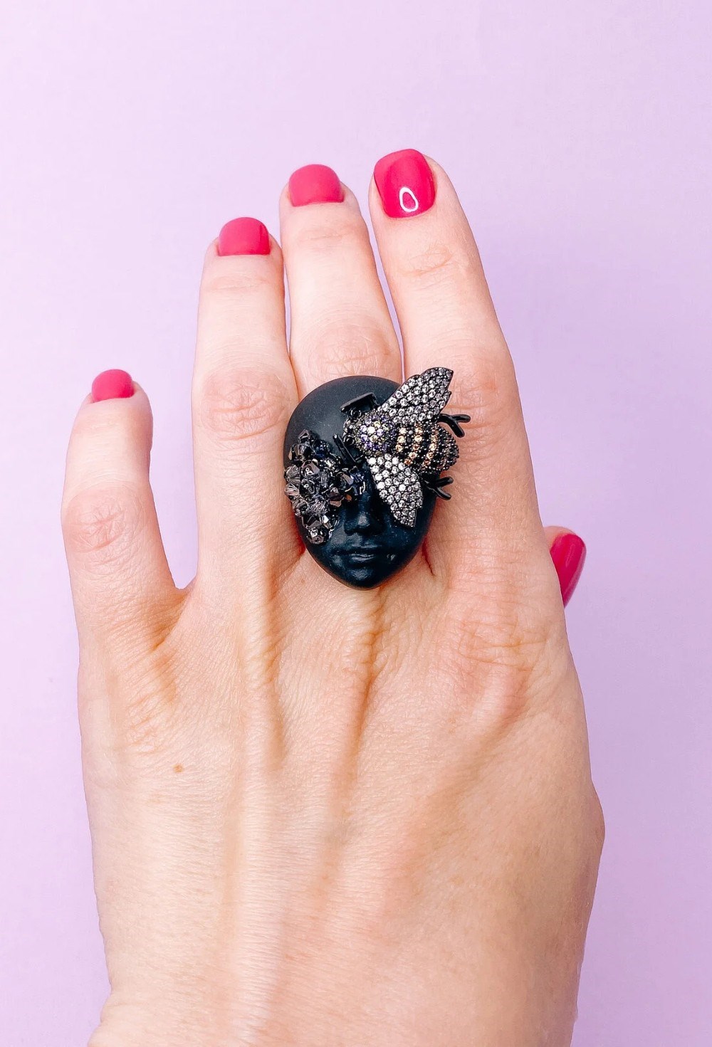 Чёрное кольцо с пчелкой - фото 108558