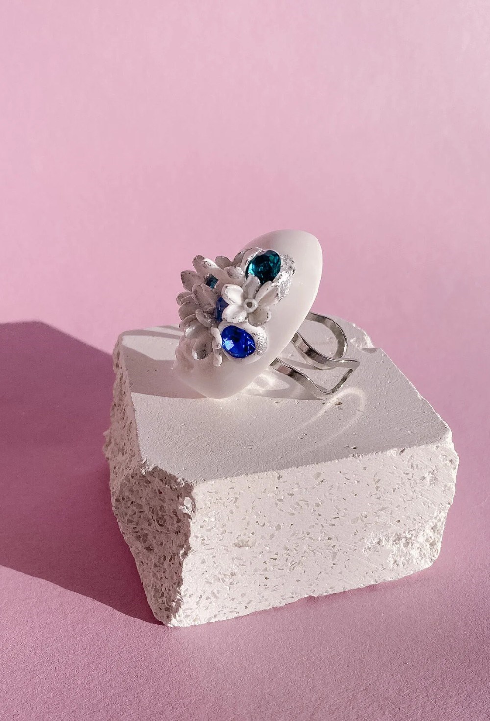 Кольцо белая Нимфа с кристаллами (серебро) - фото 108573