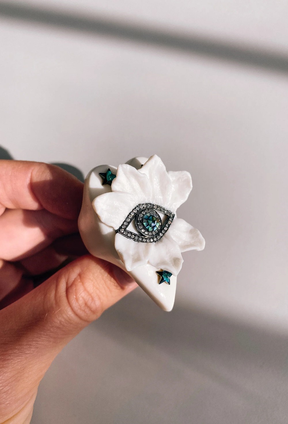 Кольцо Белое сердце с оком - фото 108604