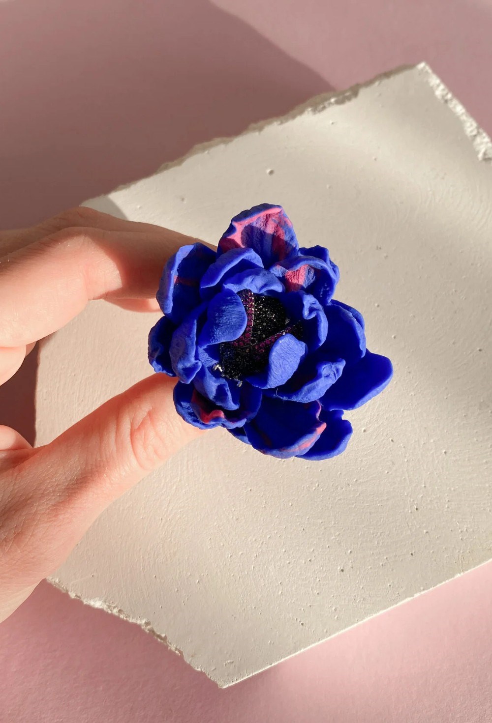 Кольцо цветок синий-фуксия с мушкой - фото 108611