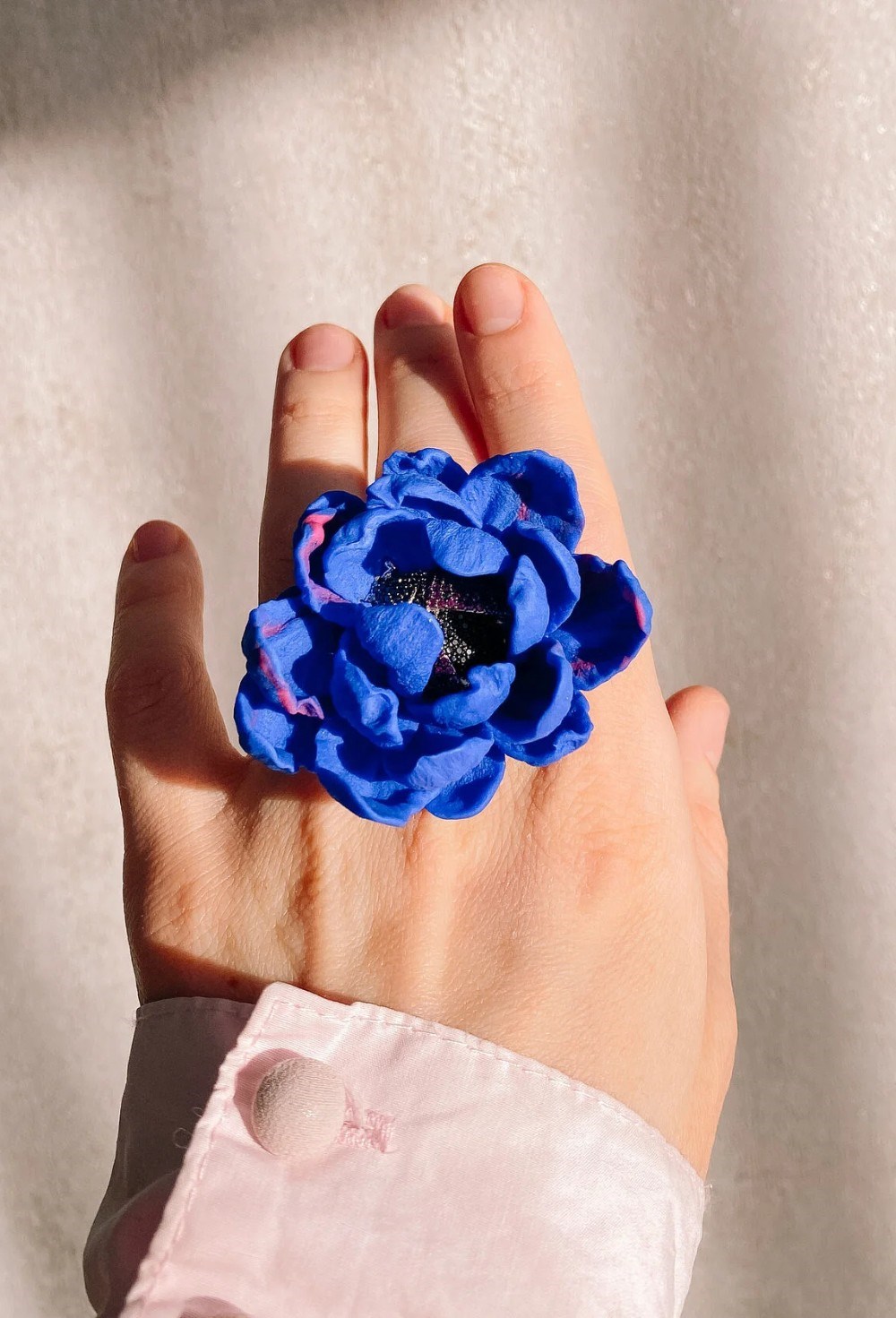 Кольцо цветок синий-фуксия с мушкой - фото 108613