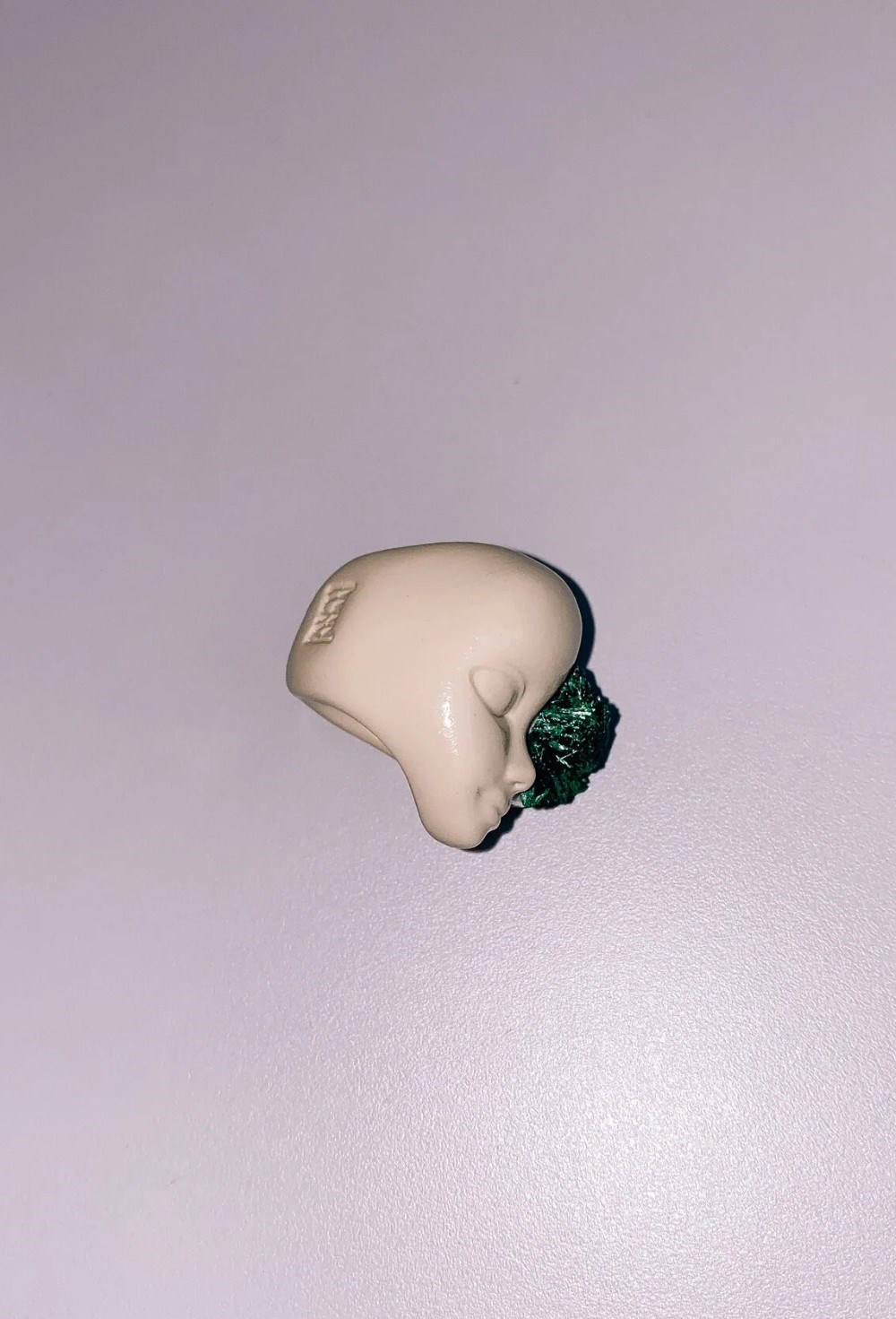 Бежевое кольцо с малахитом - фото 108624