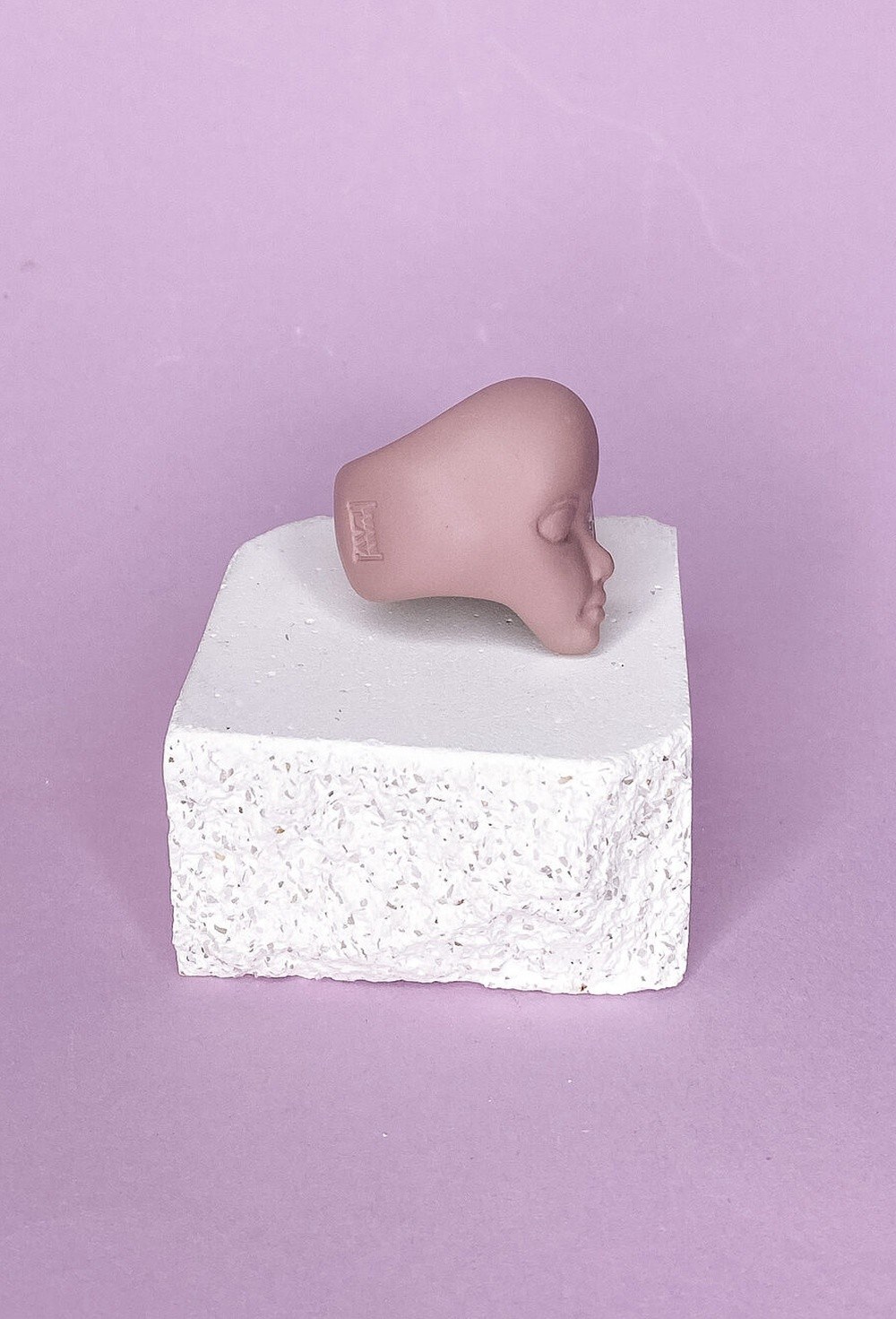 Серое кольцо с розовым агатом - фото 108640