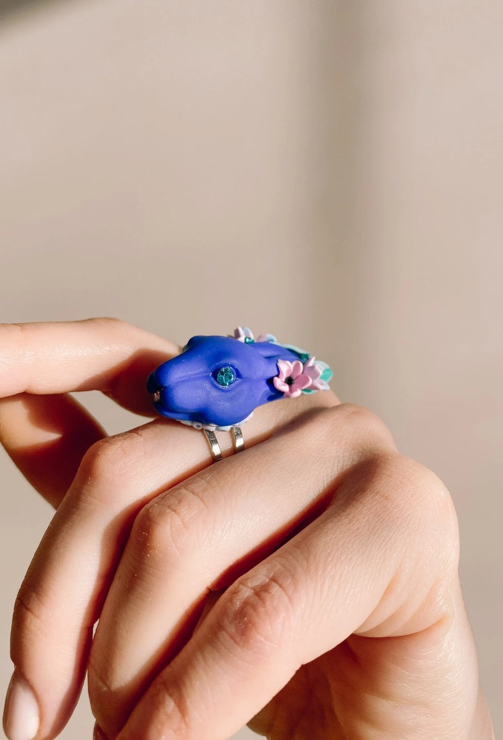 Кольцо синий кролик с цветами тиффани - фото 108660