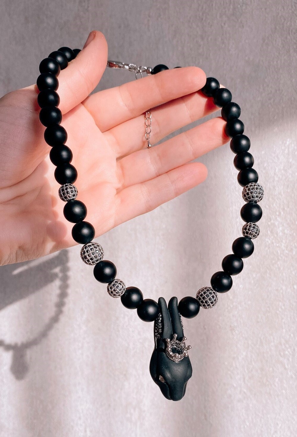 Чокер с кроликом - фото 108691 Чокер с кроликом - фото 108691