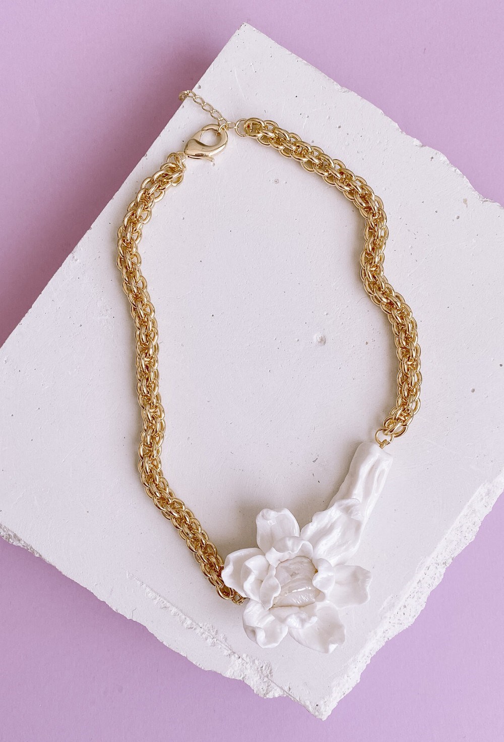 Асимметричное колье белая фактура с цветком - фото 108704