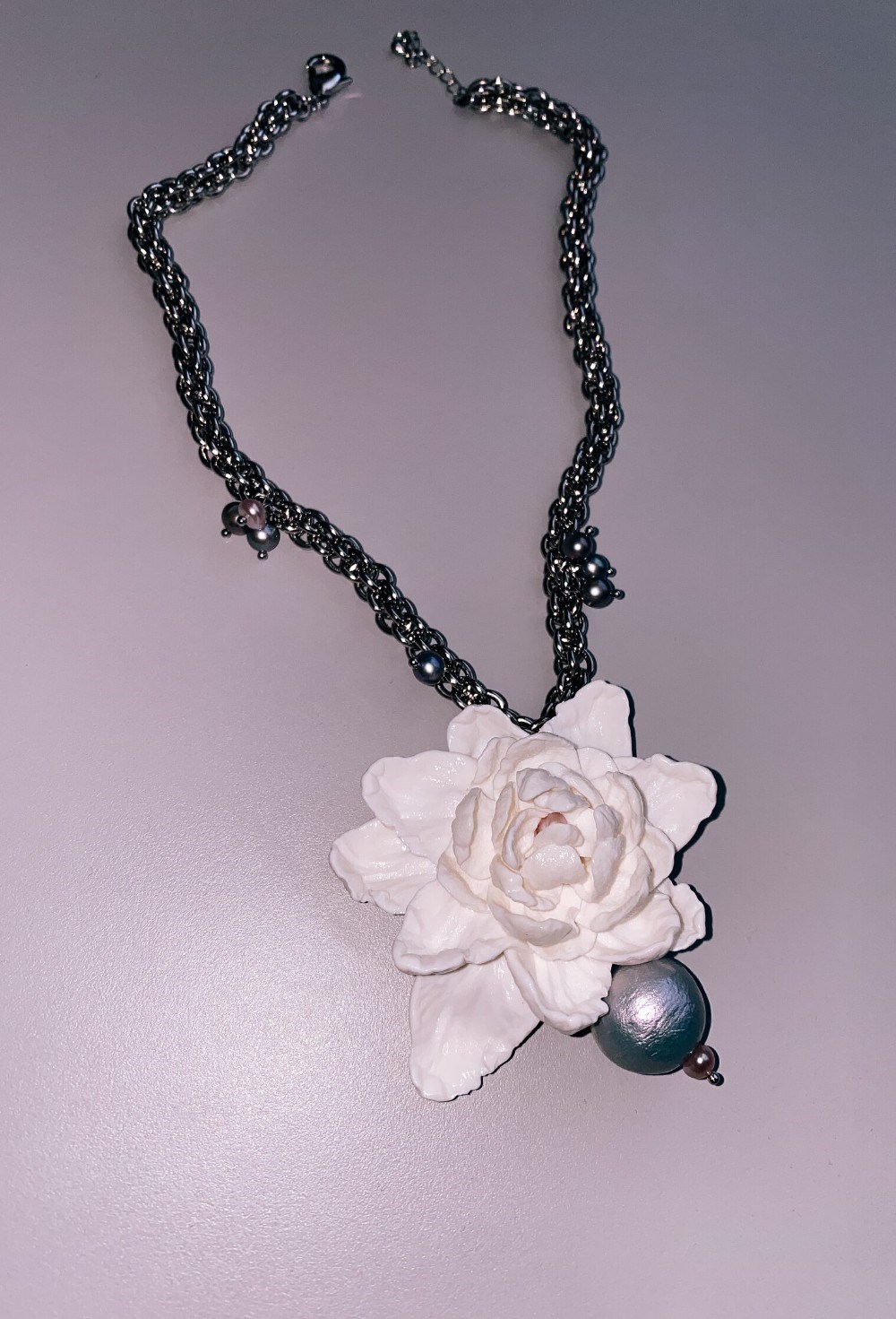 Колье с белым цветком (серебро) - фото 108706