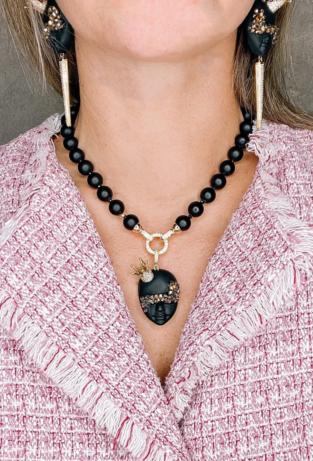 Колье из шунгита с кулоном Принцесса в золотой короне - фото 108716