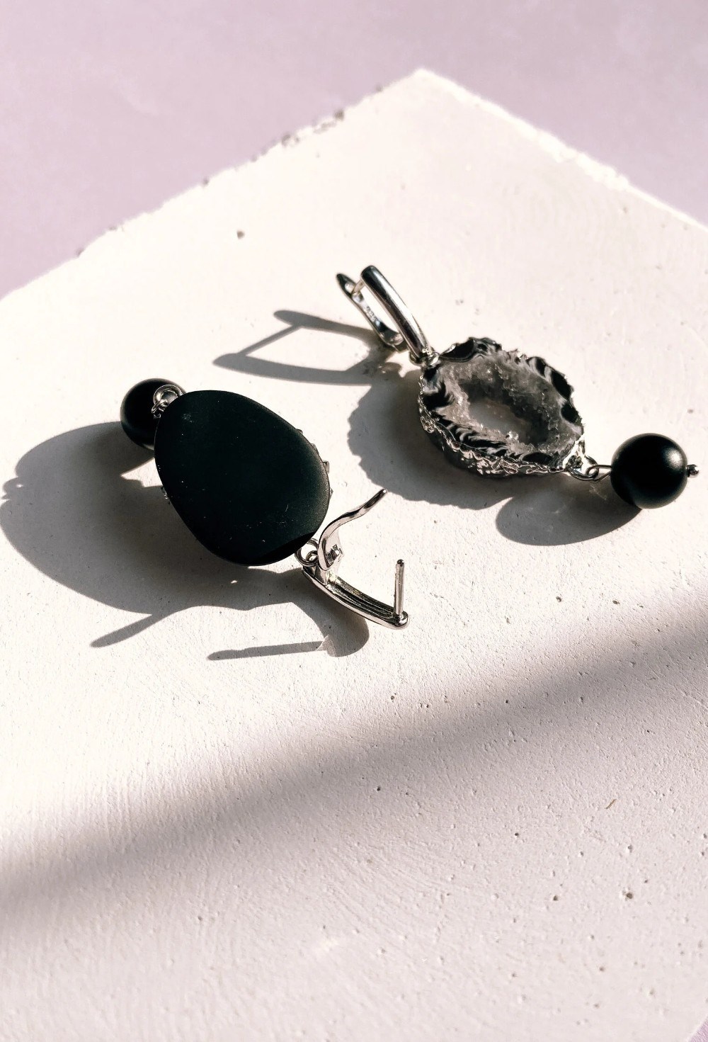 Серьги черная куколка мини с агатом - фото 108728