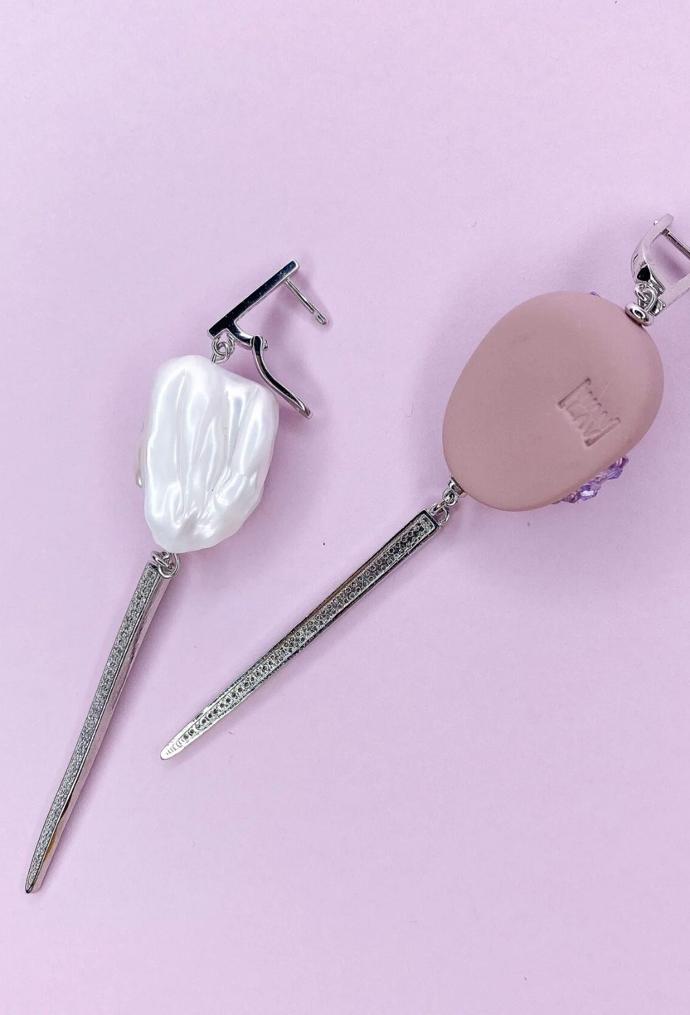 Серьги с розовой куколкой жемчужиной и иглами - фото 108776