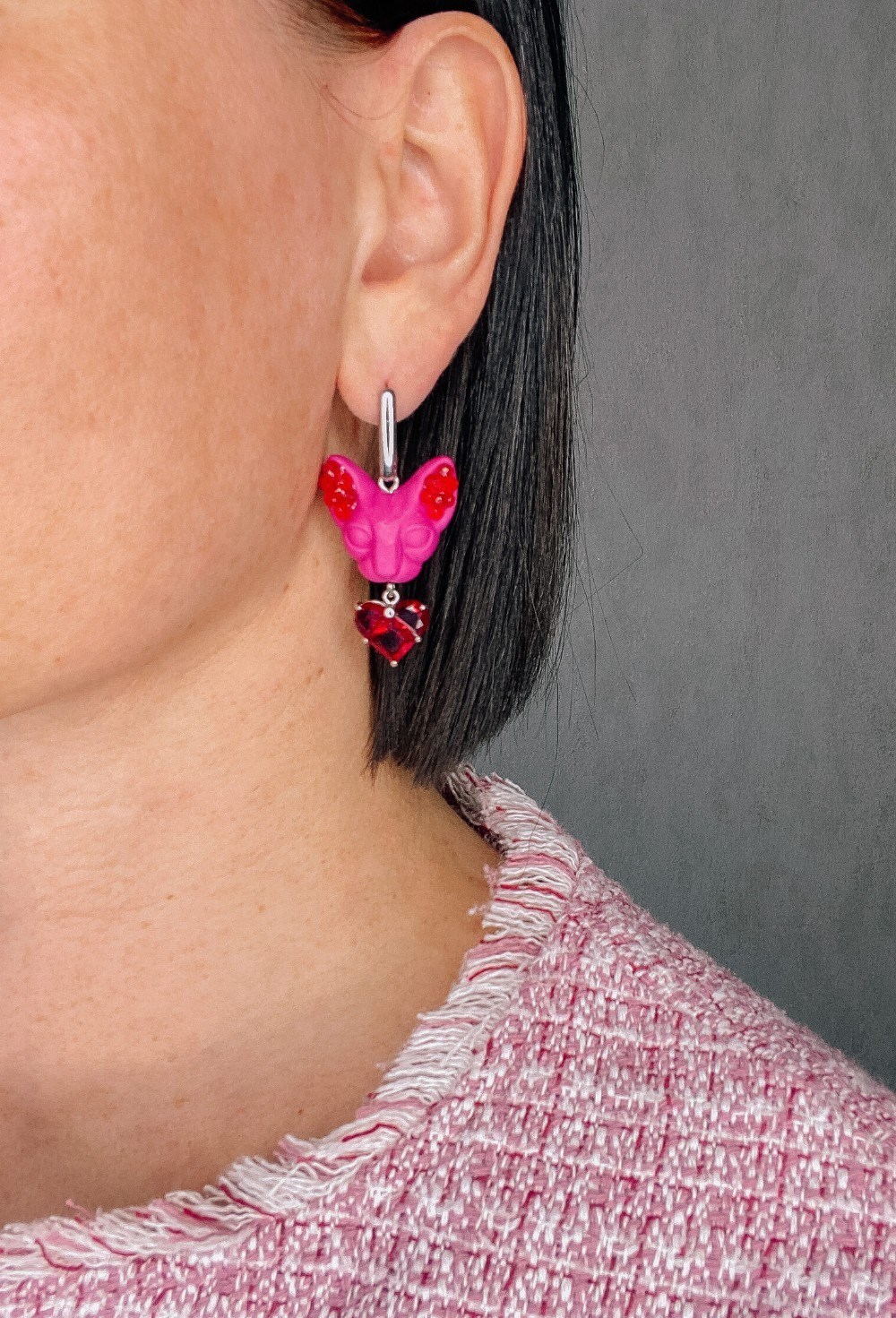 Серьги кошки мини фуксия с сердцами - фото 108796