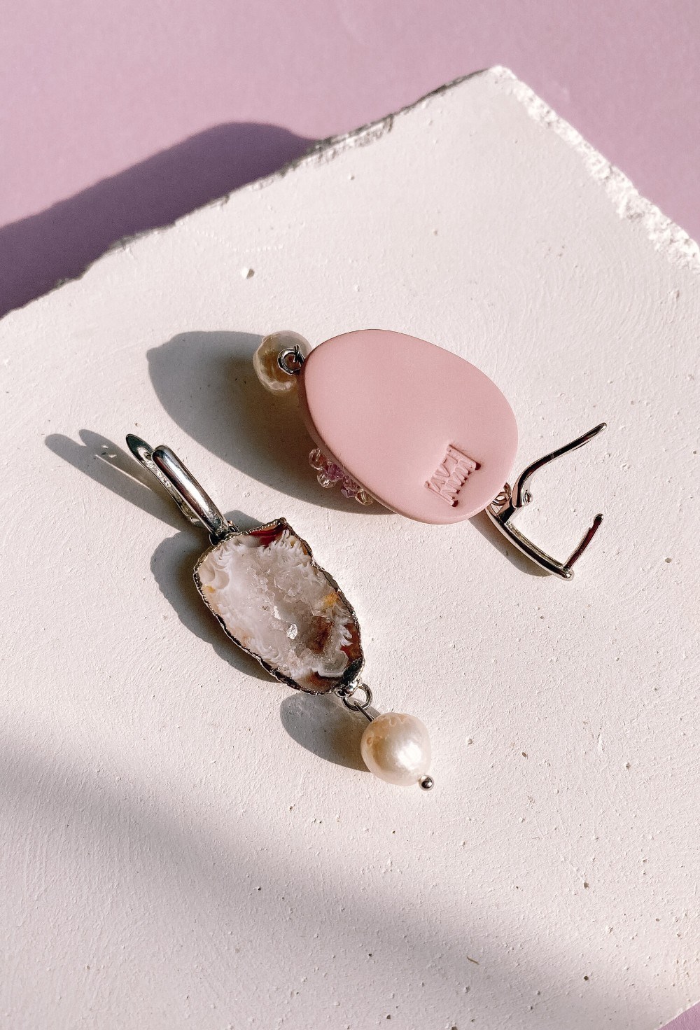 Серьги Нюдовая куколка с агатом и жемчужиной - фото 108825