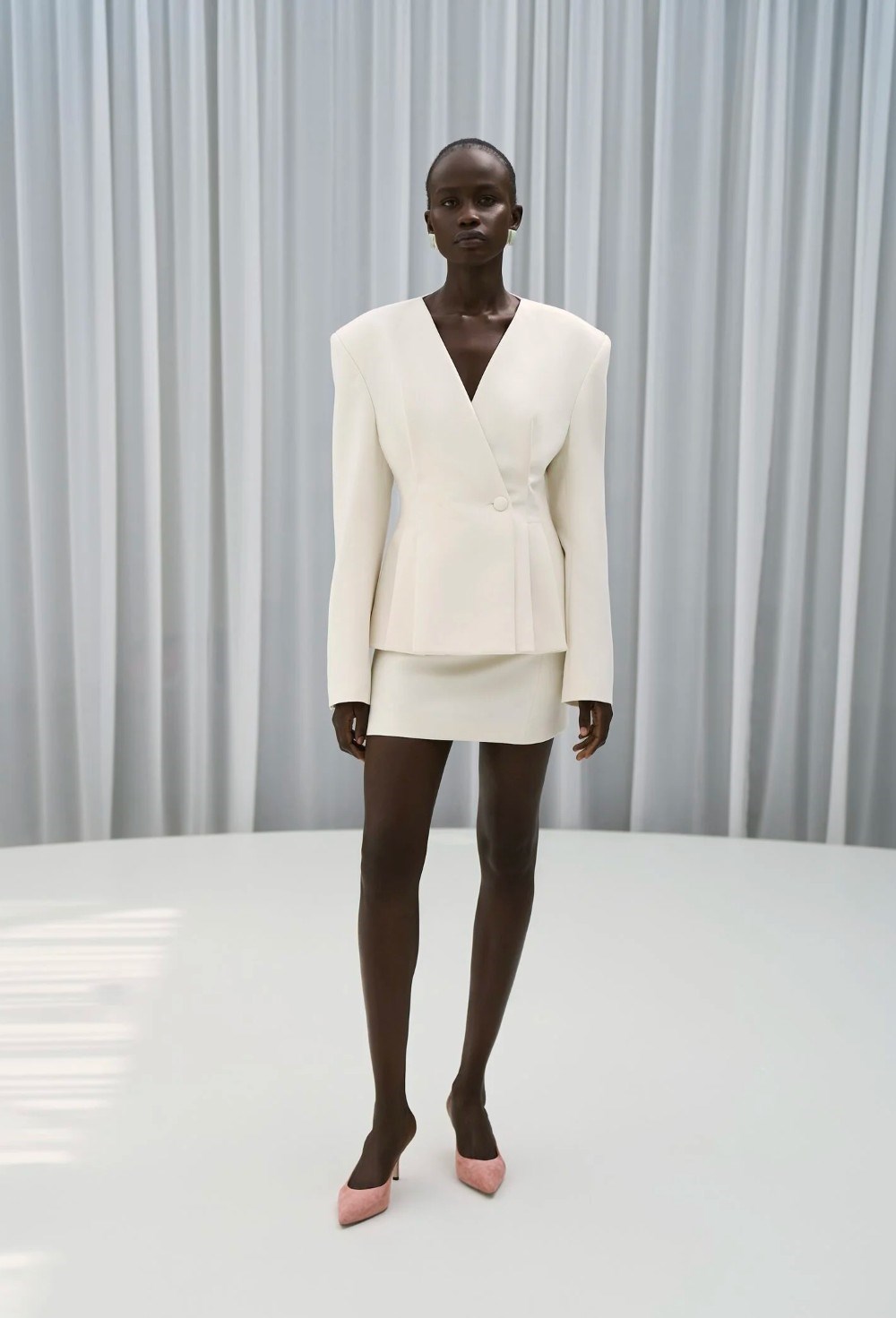 Жакет приталенный с шарфом - фото 109566