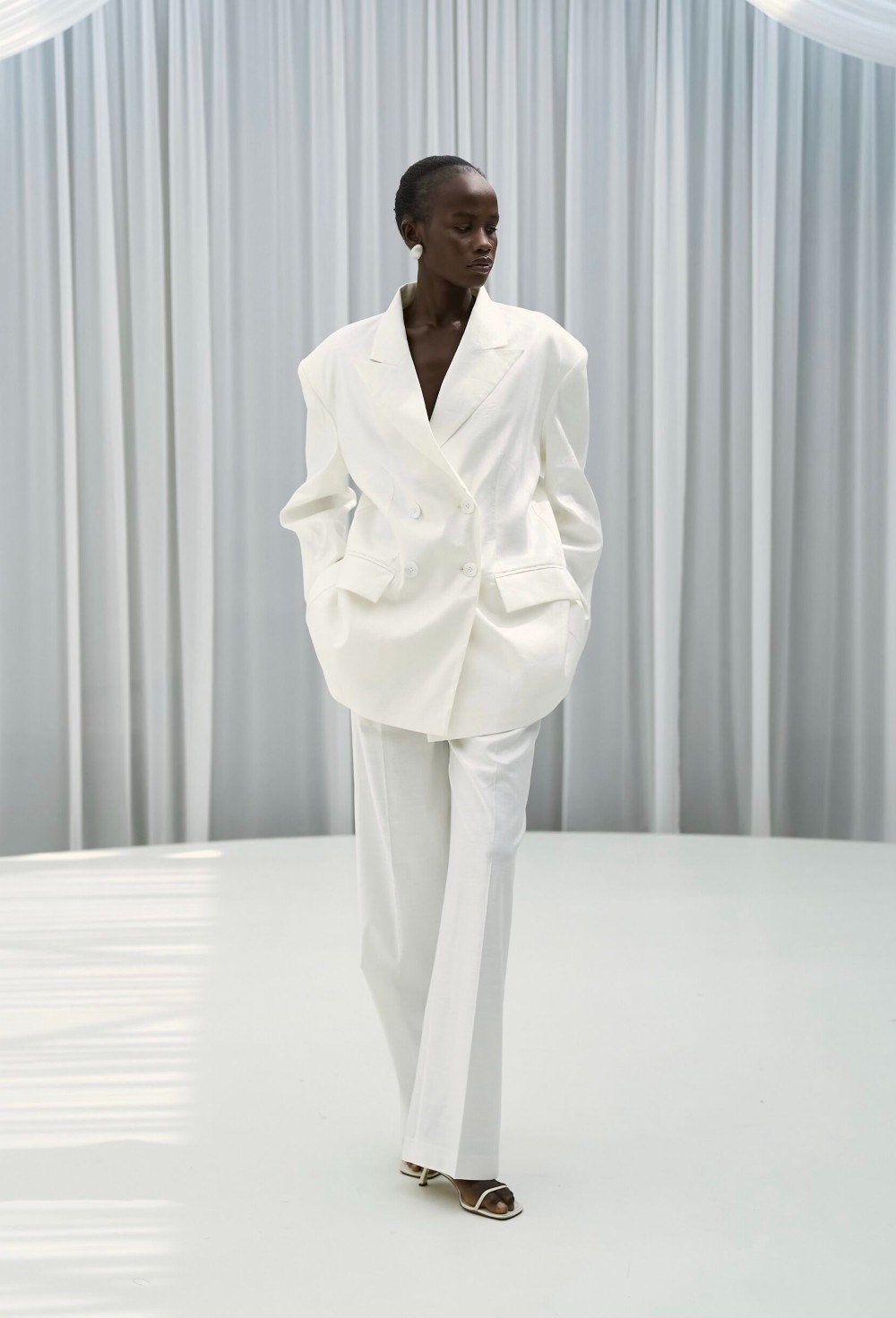 Брюки изо льна - фото 109584