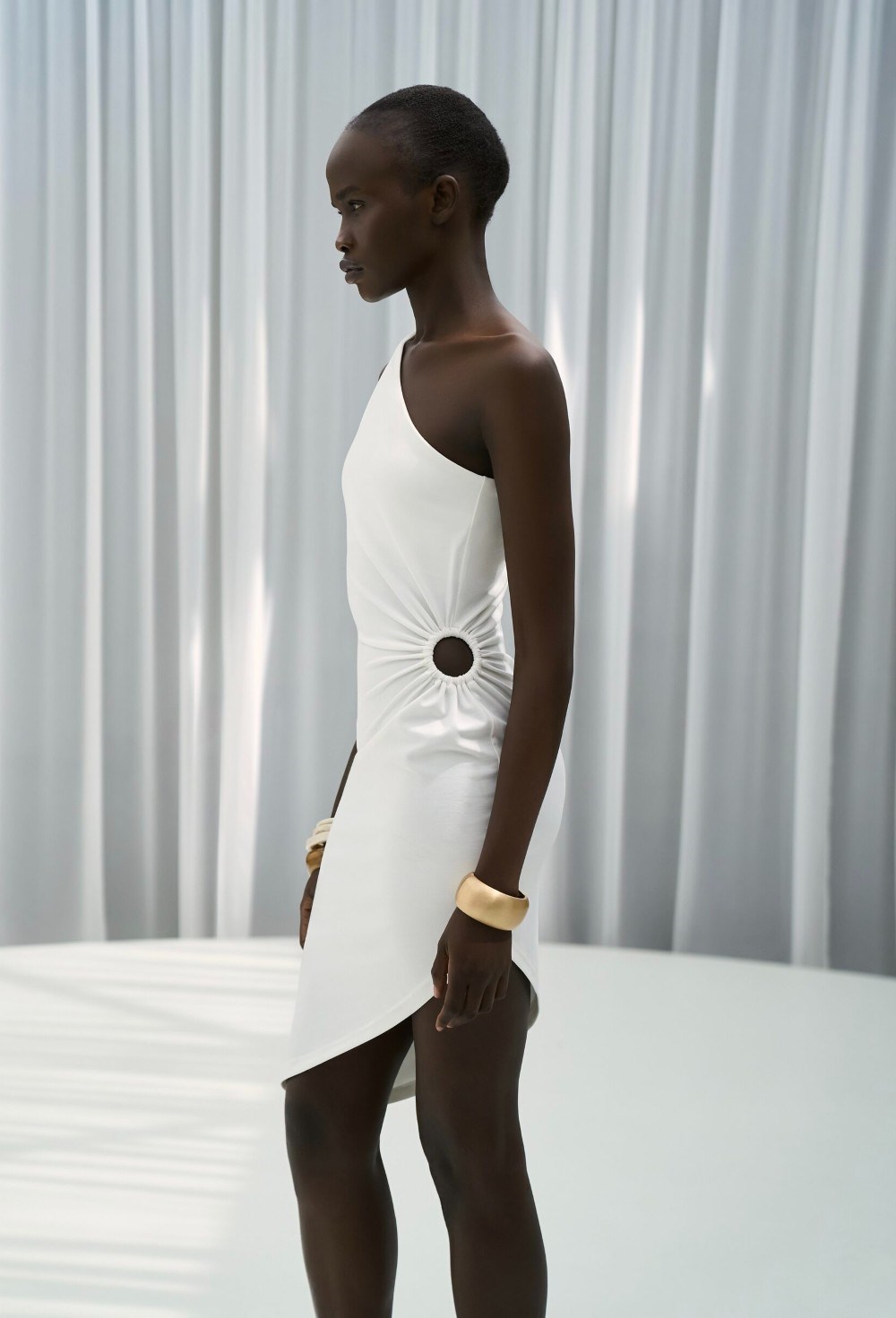 Платье на одно плечо - фото 109602