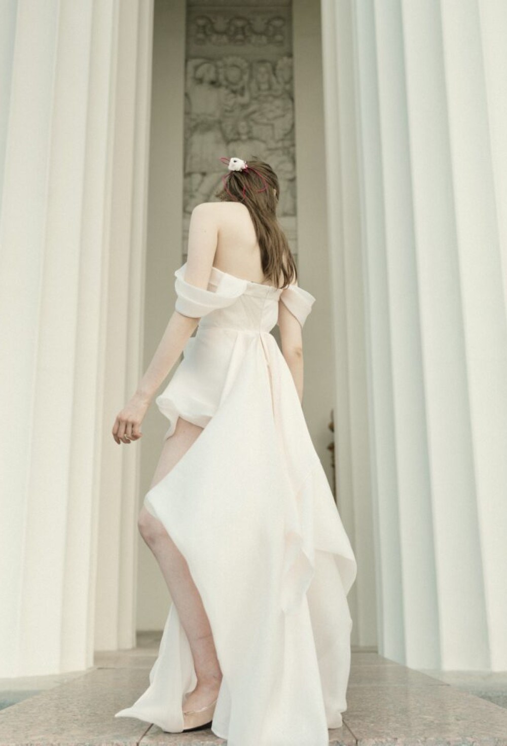 Нежно-розовое платье со шлейфом - фото 109619