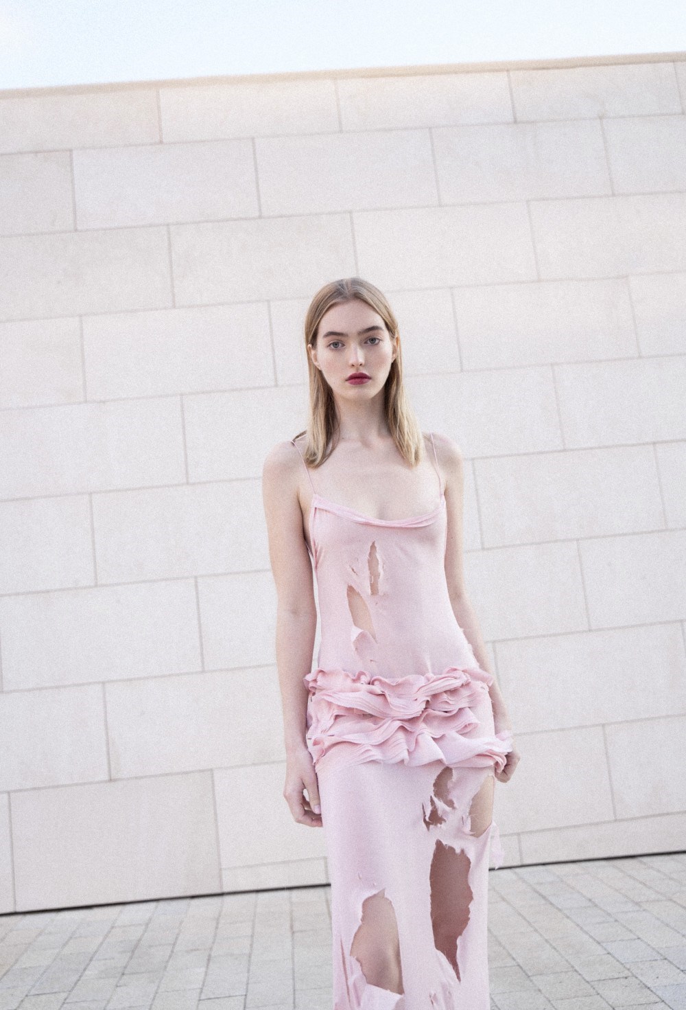 Платье рваное - фото 109646