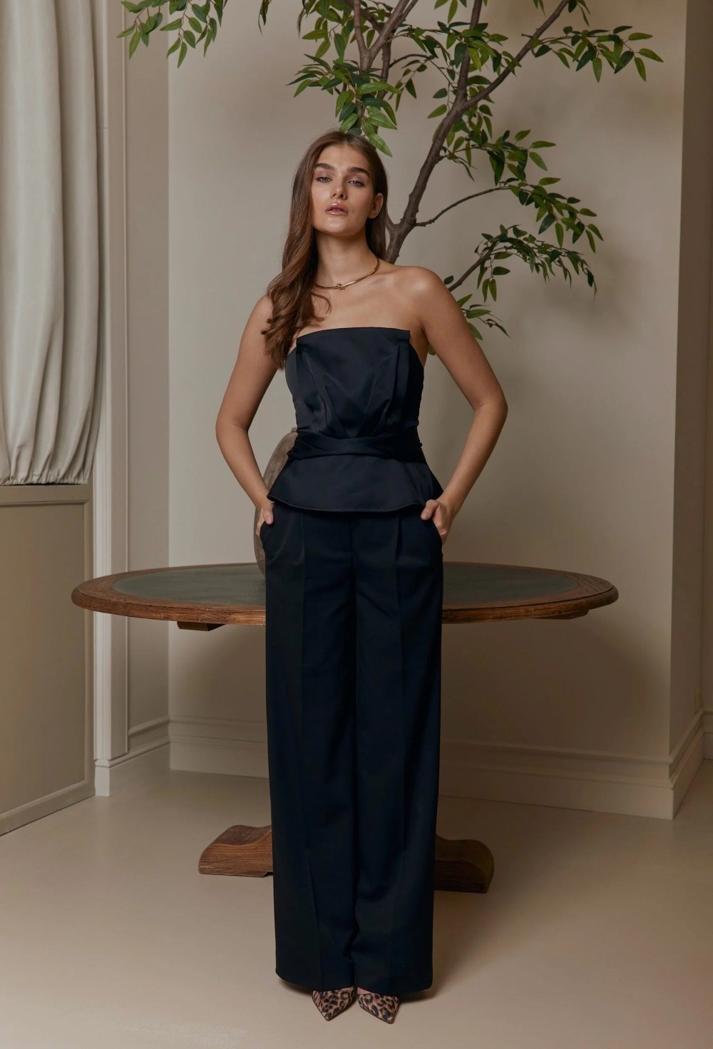 Черные брюки со складкой - фото 109711