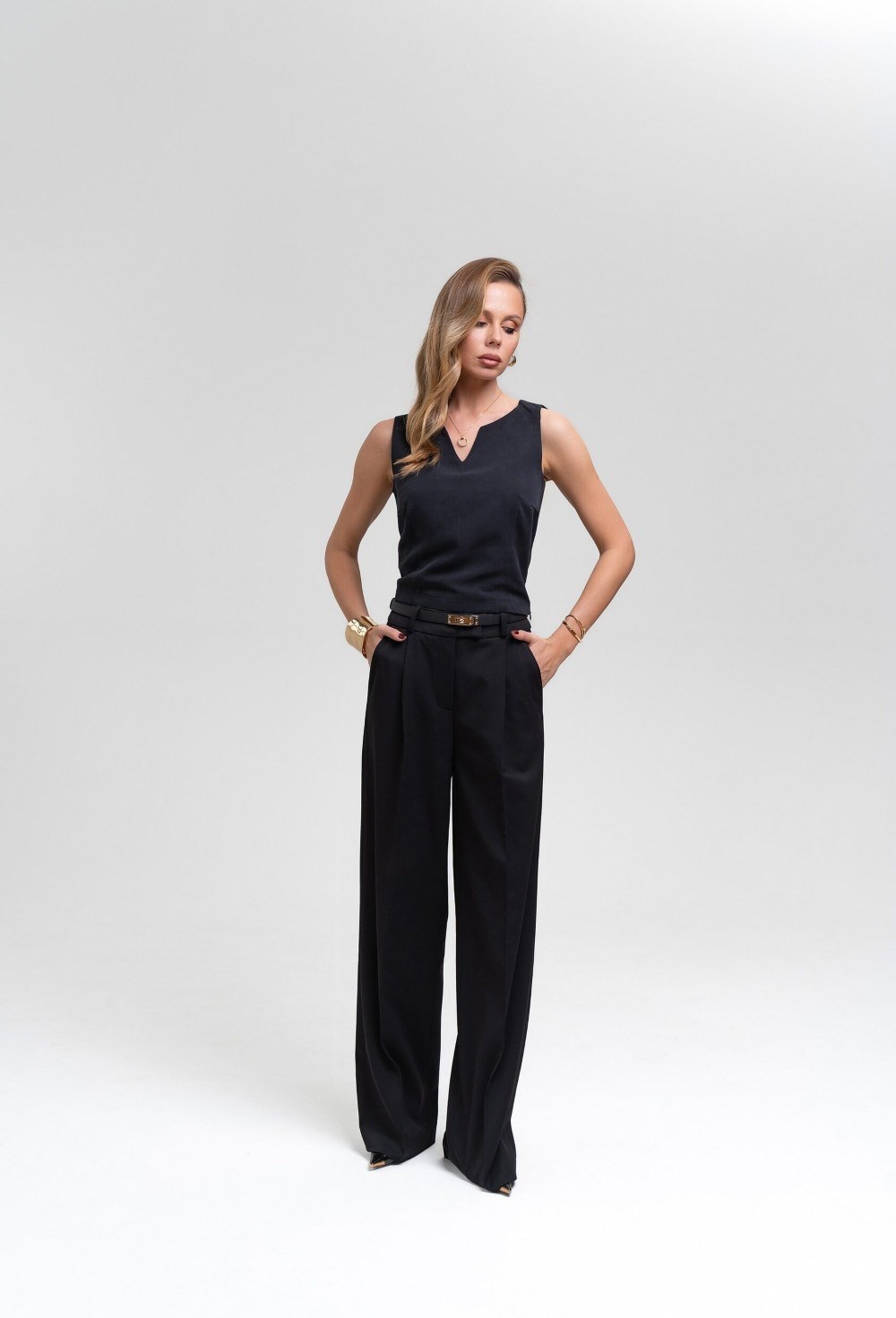 Черные брюки со складкой - фото 109715