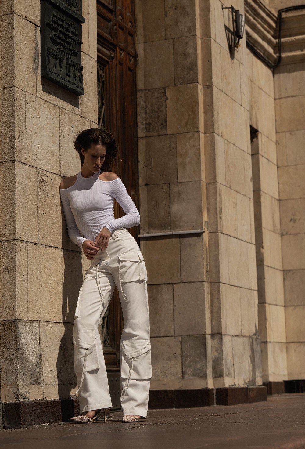 Боди с вырезами на плечах из трикотажа - фото 109872