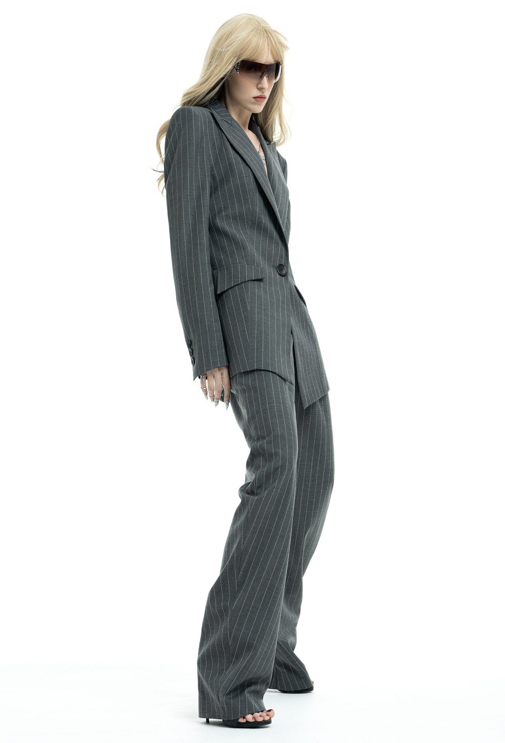 Брюки модельного кроя из тонкой шерсти - фото 109909