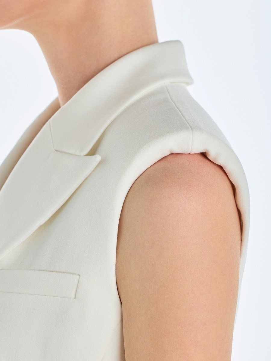 Двубортный жилет с объемными плечами - фото 110225