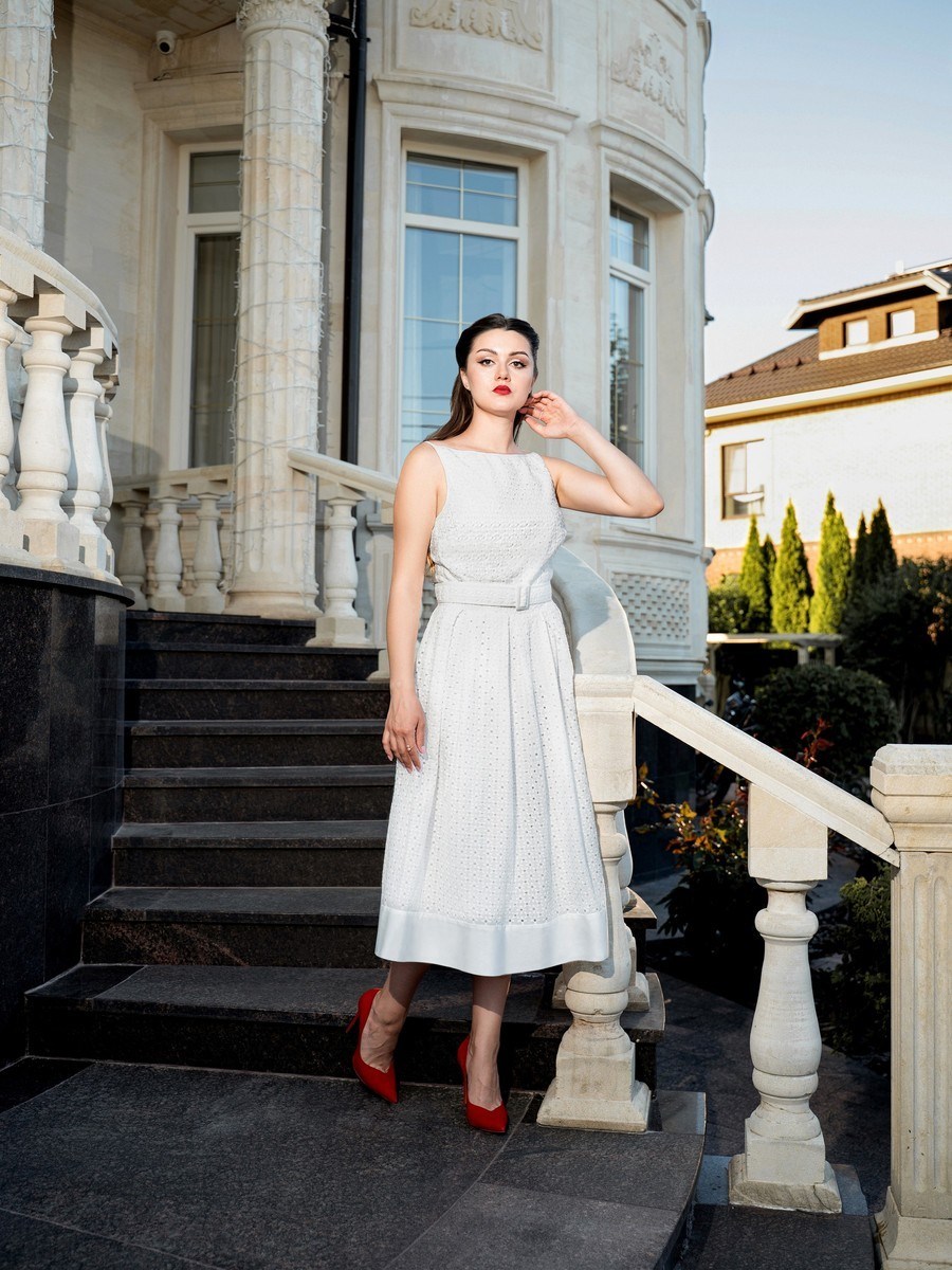 Летнее платье миди из хлопка с шитьем - фото 110241