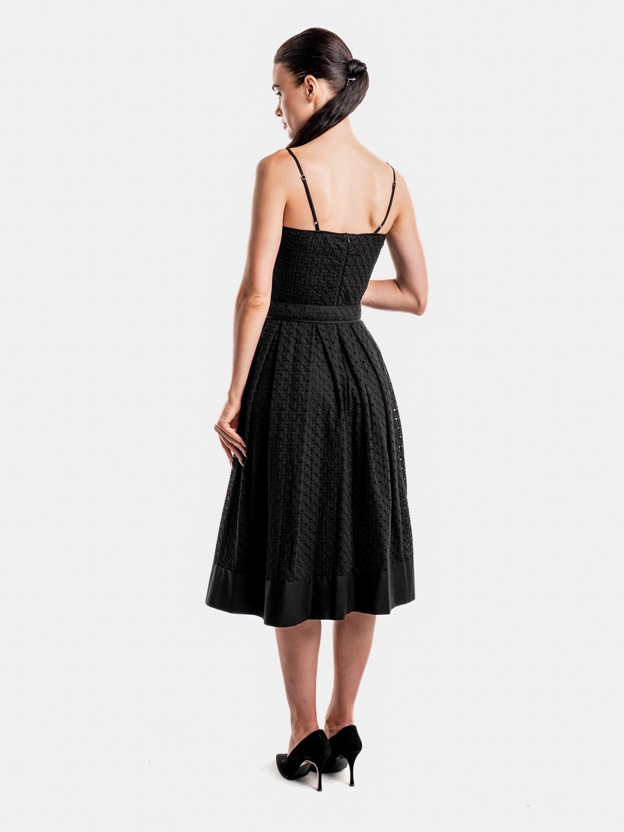 Летнее платье миди из хлопка с шитьем - фото 110253