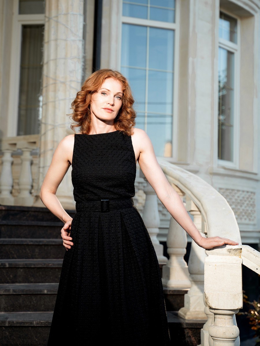 Летнее платье миди из хлопка с шитьем - фото 110258