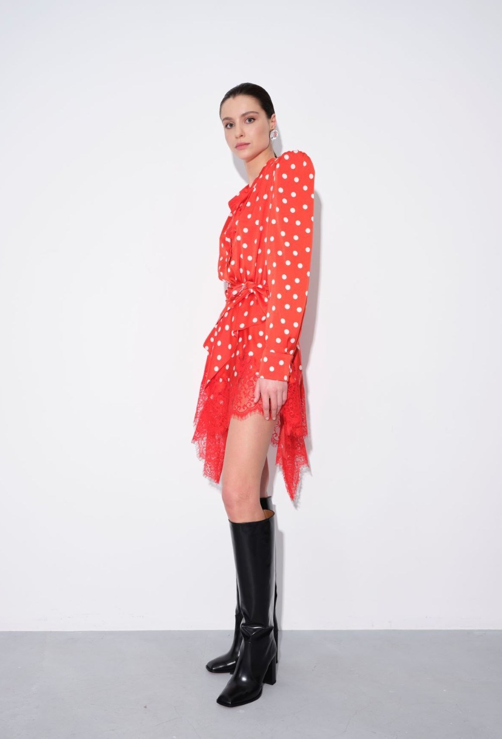 Платье С Акцентными Плечами - фото 110744