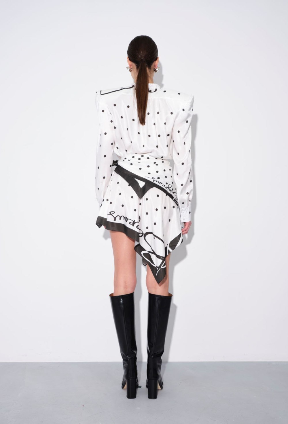 Платье С Акцентными Плечами - фото 110766