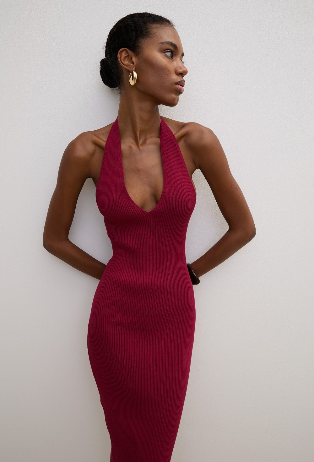 Вязаное платье миди с V-образным вырезом - фото 113633