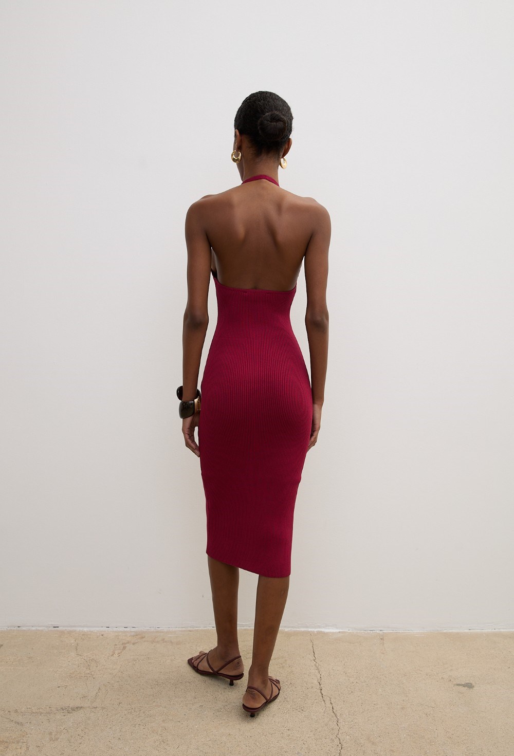 Вязаное платье миди с V-образным вырезом - фото 113635