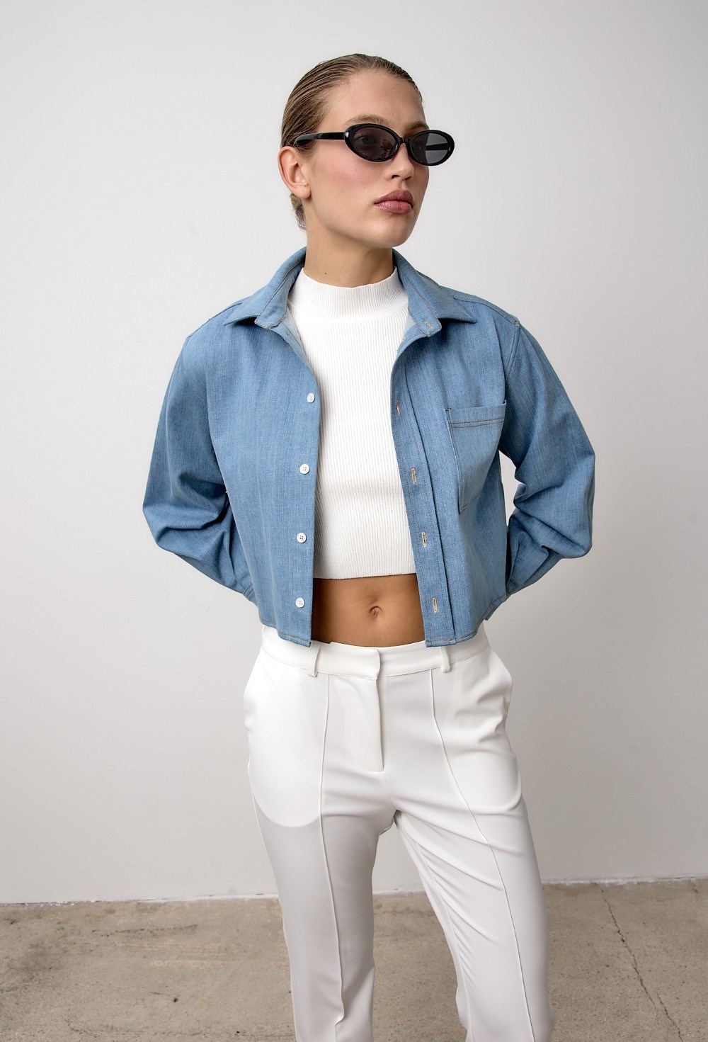 Укороченная джинсовая рубашка - фото 113853