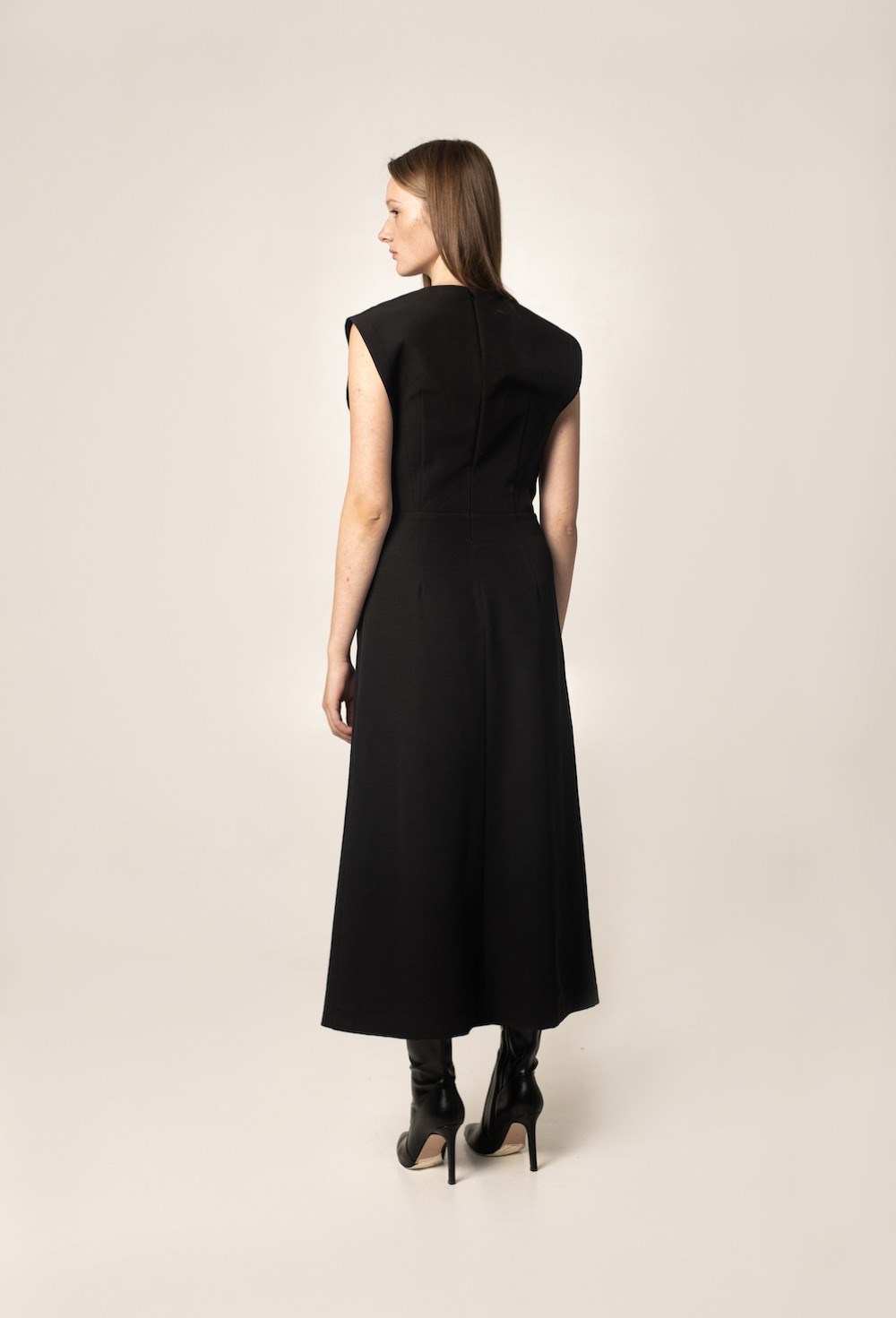 Платье с плечами и разрезом - фото 115278