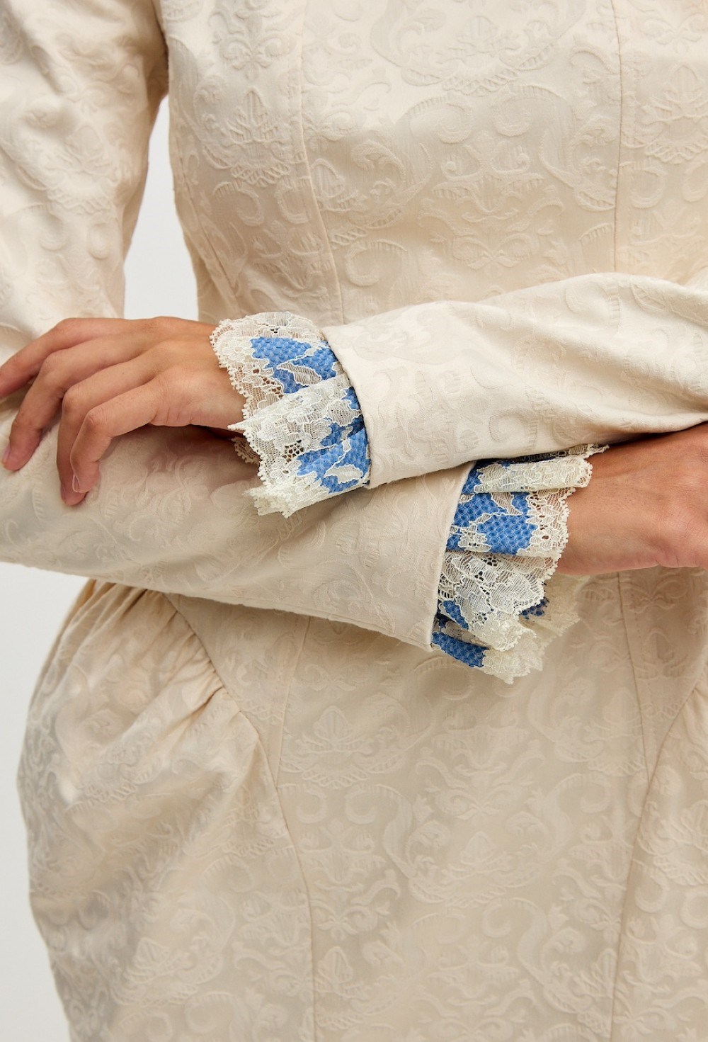 Молочное платье-мини из жаккарда с итальянским кружевом - фото 115310