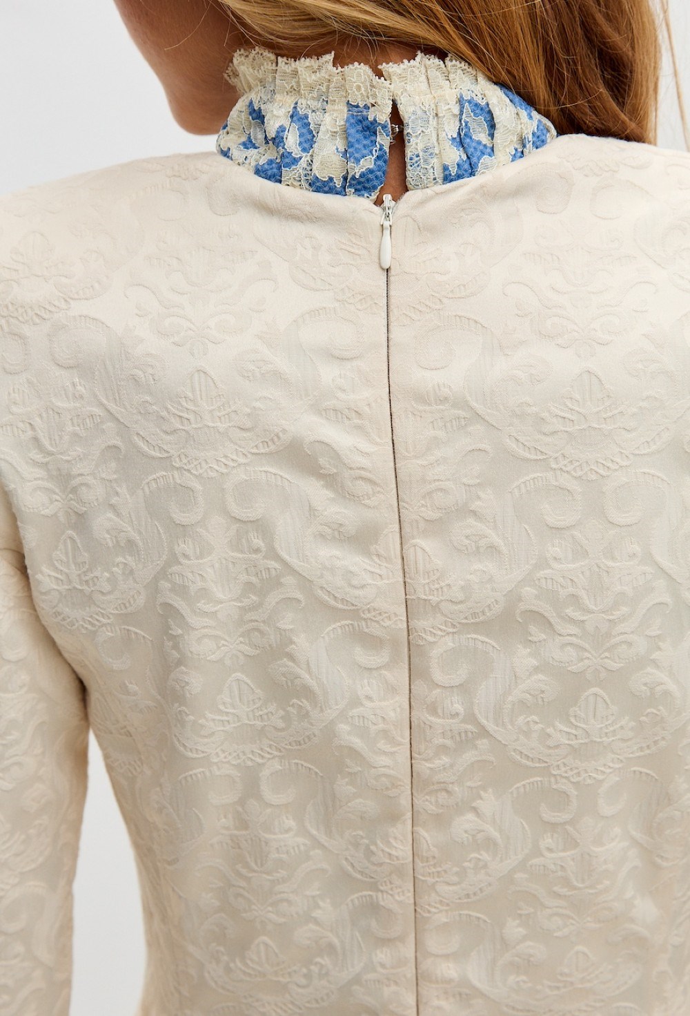 Молочное платье-мини из жаккарда с итальянским кружевом - фото 115311