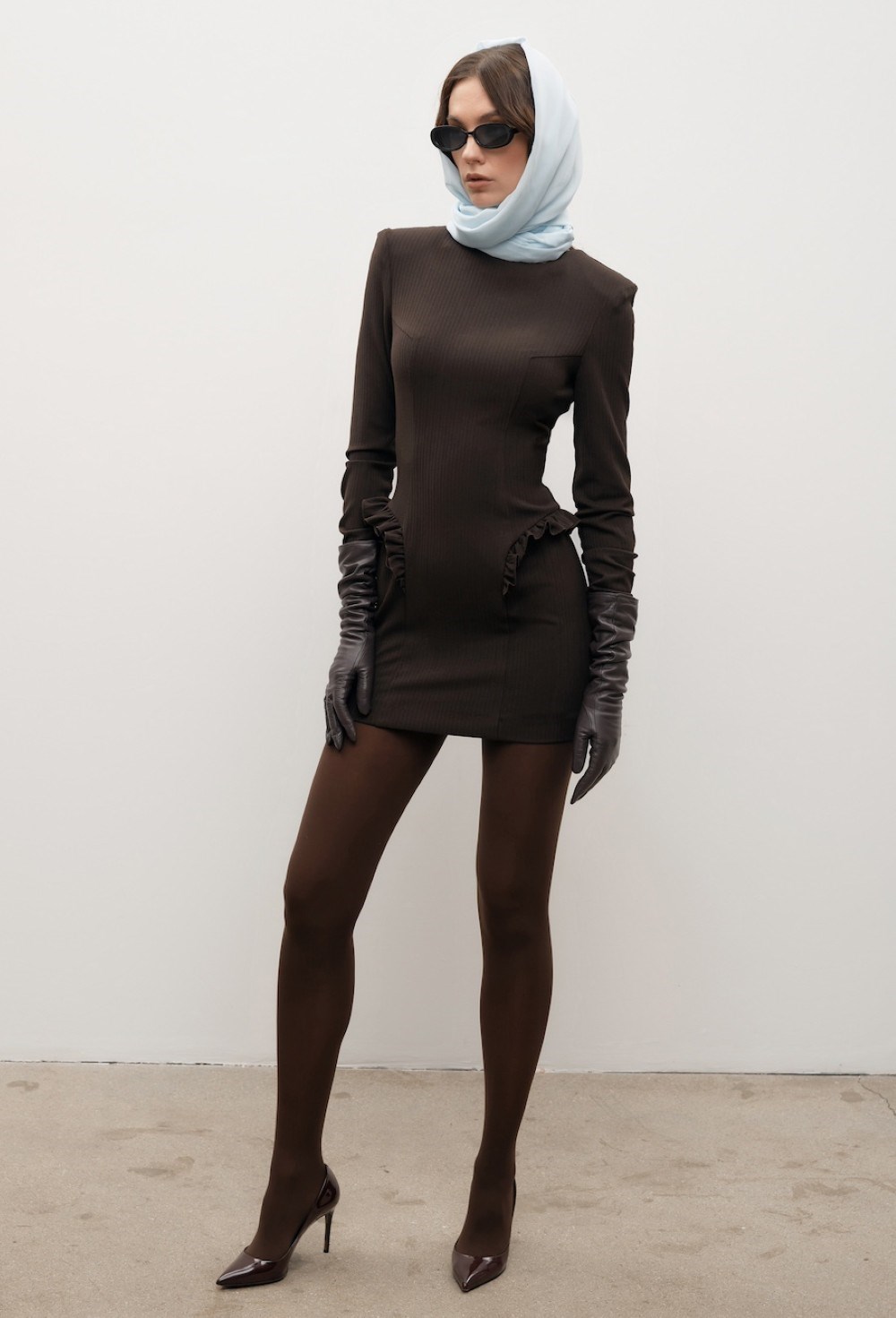 Платье-мини из фактурной ткани в цвете «горький шоколад» - фото 115319