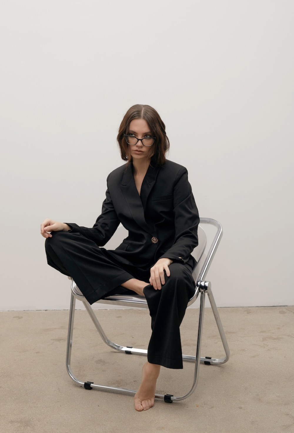 Двубортный приталенный жакет на одной пуговице - фото 115367