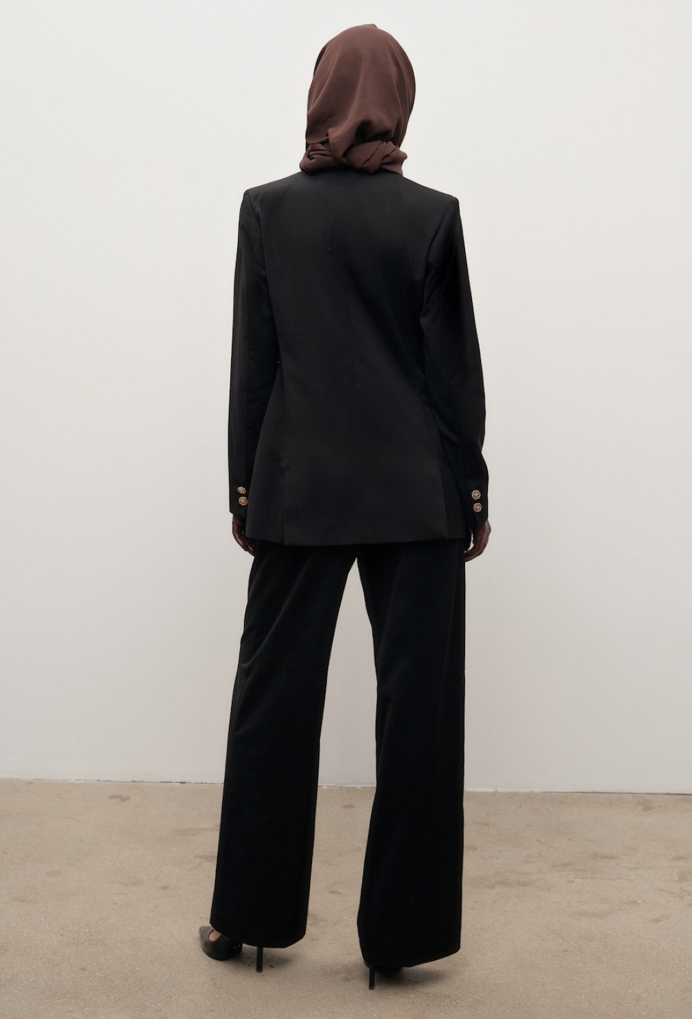 Двубортный приталенный жакет на одной пуговице - фото 115370